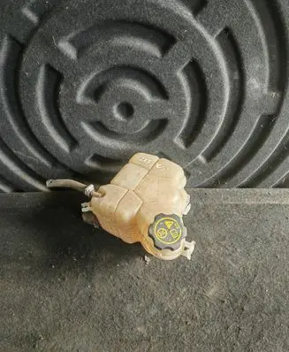 Opel Zafira C Coolant expansion tank/reservoir 13283712