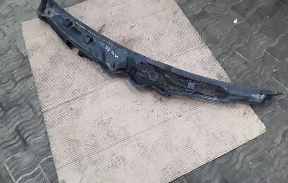 Mercedes-Benz C W204 Wiper trim A2048300113