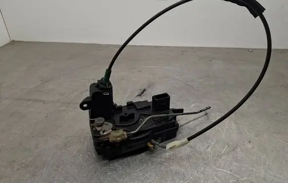 Opel Astra H Front door lock 13210748