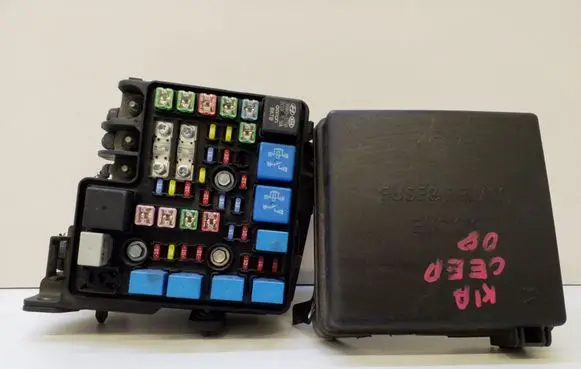KIA Ceed Fuse module 919501H020