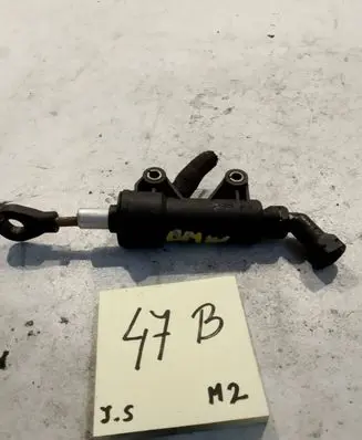 BMW 5 E39 Clutch master cylinder 21526773670