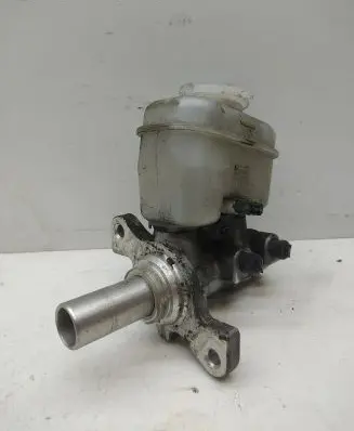 Subaru Outback Master brake cylinder