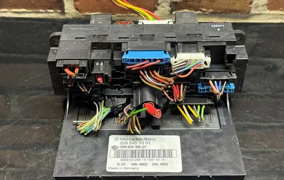 Mercedes-Benz CLK A209 C209 Fuse module 2095451001 5DK00848501