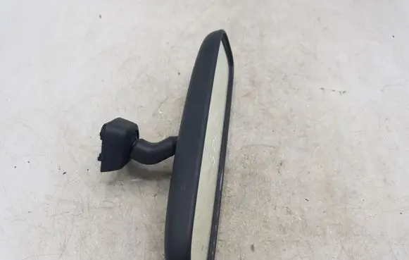 Mitsubishi Outlander Rear view mirror (interior) E4012197