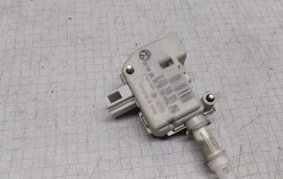 Volkswagen Golf IV Central locking motor 1J6862159A 3B0959781B