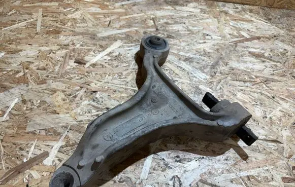Volvo XC70 Front lower control arm/wishbone 08646376 SV66200161