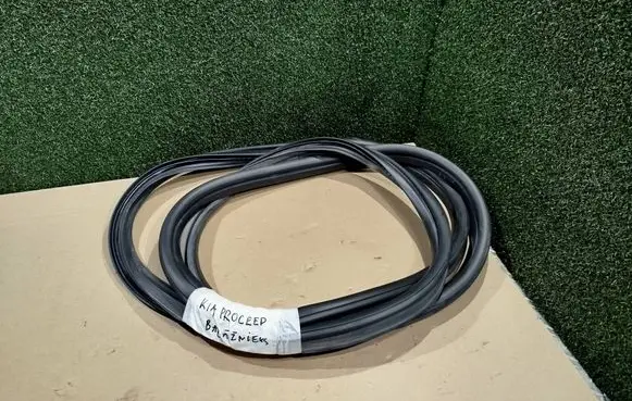 KIA Pro Cee'd III Trunk rubber seal (body) 