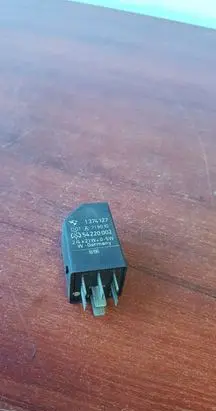 BMW 7 E32 Hazard warning light relay 1374127