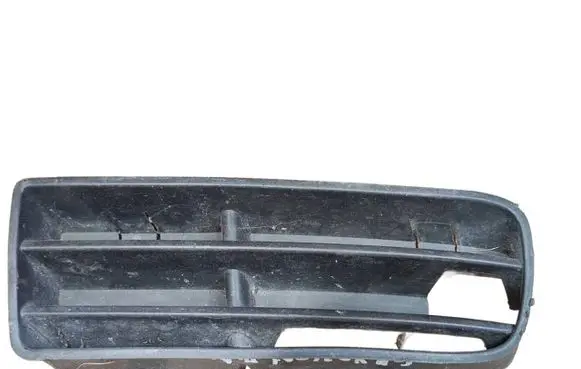 Volkswagen Golf IV Front bumper lower grill 1J0853665B