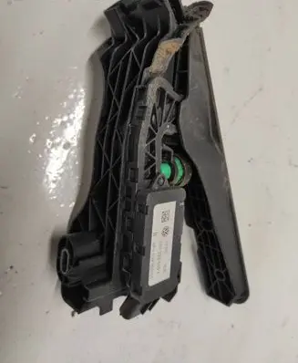 Volkswagen PASSAT B6 Accelerator throttle pedal 1K1723503L 6PV00860001