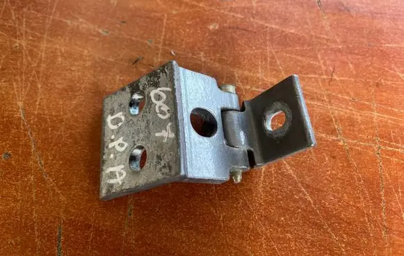 Peugeot 607 Front door lower hinge 