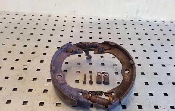 KIA Sorento Handbrake/parking brake pads 