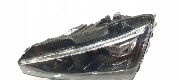 Skoda Scala Headlight/headlamp 657941015A