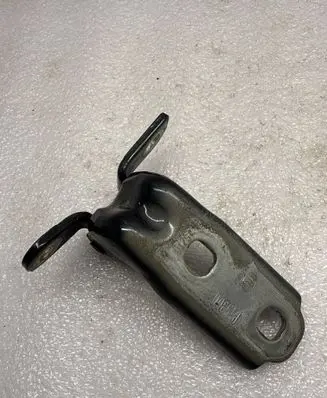 Opel Astra K Front door upper hinge A046057