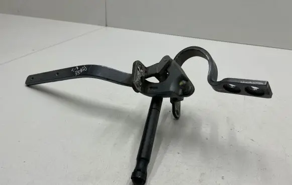 Tailgate/trunk/boot hinge