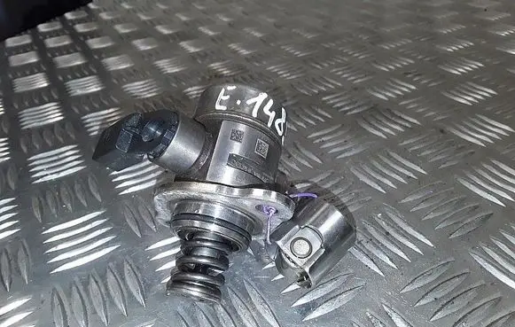 Skoda Octavia Mk4 Fuel injection high pressure pump 05e127027d