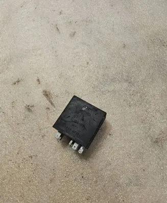 Audi A8 S8 D2 4D Other relay 8D0907701A D15502