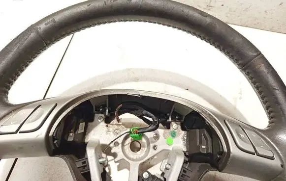 Steering wheel buttons/switches