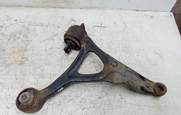 Volvo XC90 Front lower control arm/wishbone 8646614