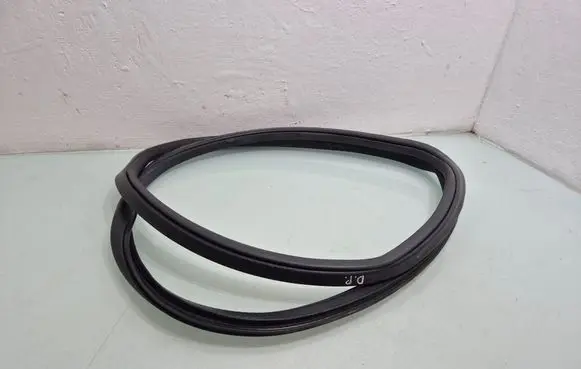 Jeep Renegade Front door rubber seal 