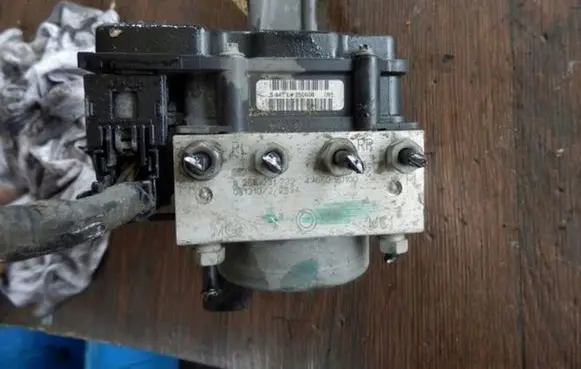 Nissan Note (E11) ABS Pump 0265231732