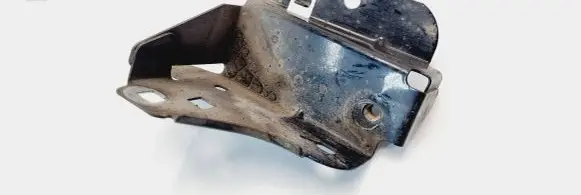 Renault Zoe Fender mounting bracket 620425323R