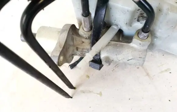 Volvo S40 Master brake cylinder