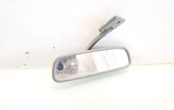 Mitsubishi Pajero Rear view mirror (interior) E200546