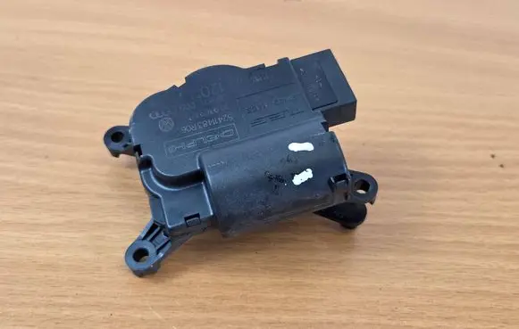 Audi Q7 4L Air flap motor/actuator 52411483R06 260810D05 3093694