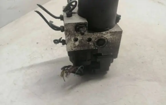 Nissan Almera N16 ABS Pump 476605M306