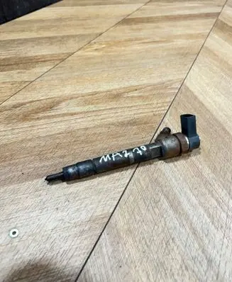 Mercedes-Benz E W211 Fuel injector A6110701187