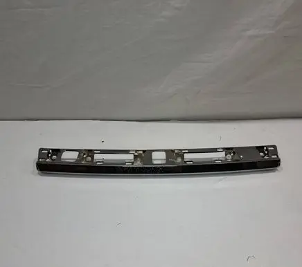 Trunk door license plate light bar