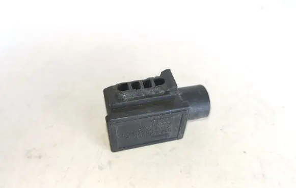 Volkswagen PASSAT B3 Intake air temperature sensor 037906040C