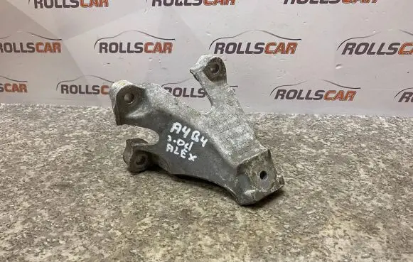 Audi A4 S4 B7 8E 8H Engine mounting bracket 8E0199307AB