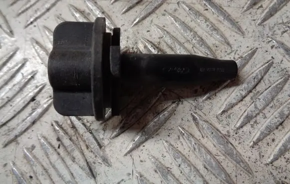 Ford Mondeo MK IV Radiator support slam panel bracket 