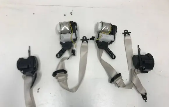 BMW 7 G11 G12 Set of seat belts 7402423 7402424