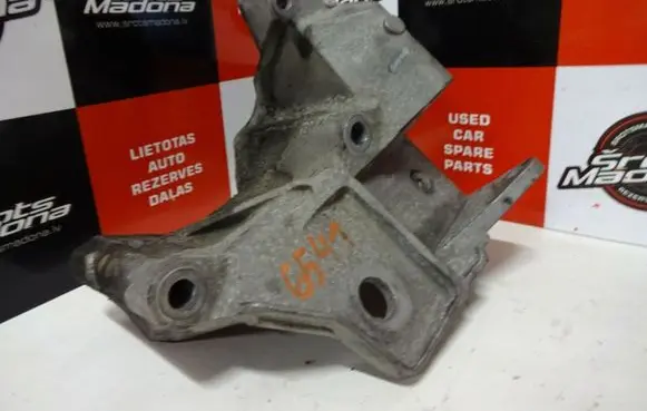 Volvo S80 Engine mounting bracket 6G926P096FC