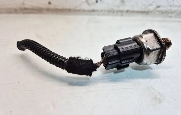 Opel Zafira B Fuel pressure sensor 55PP0501
