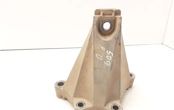 Honda Legend III KA9 Engine mounting bracket