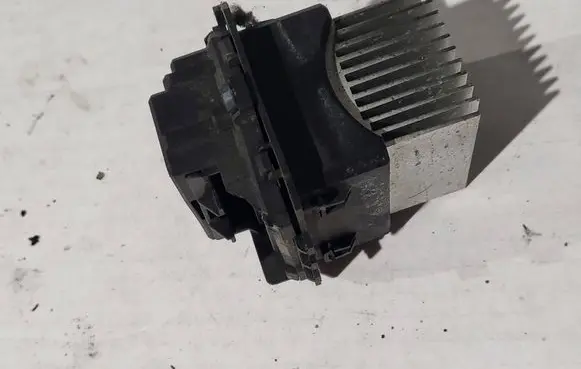 Peugeot 208 I Heater blower motor/fan resistor VLCL29PWM11N