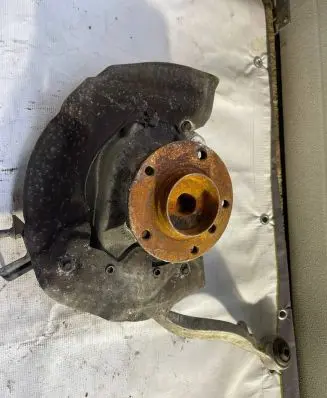 BMW 6 E63 E64 Front wheel hub spindle knuckle 6762017