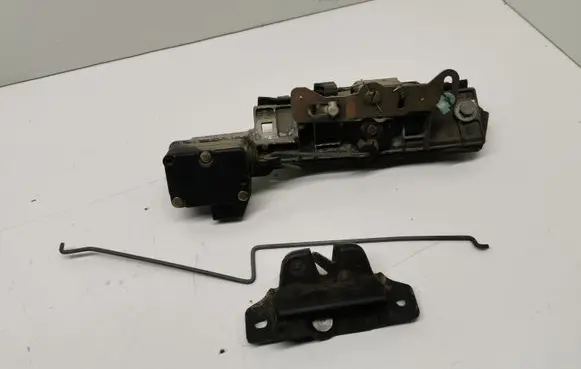 Peugeot 406 Tailgate exterior lock 43401