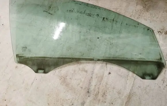 Volvo V50 Front door window glass four-door 43R001105 E000186 DOT57M20AS2