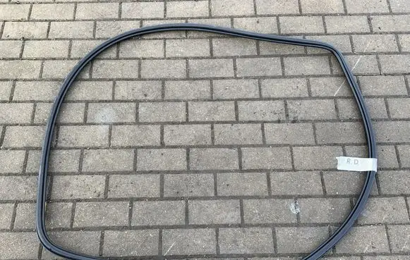 Audi Q7 4L Front door rubber seal 4L0831721A 4L0831721