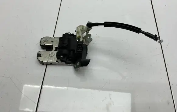 Audi A3 S3 8P Tailgate/trunk/boot lock/catch/latch 6K9827505