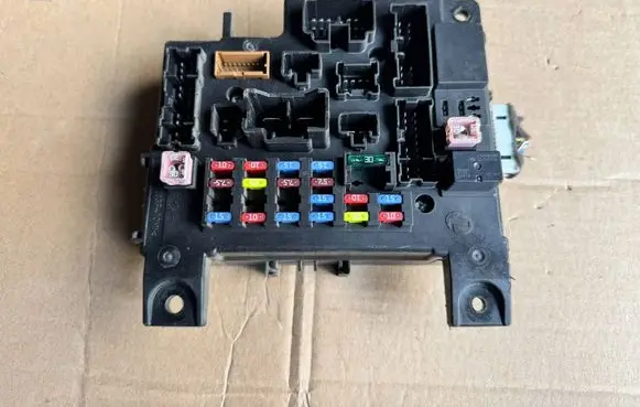 Mitsubishi Lancer VIII Fuse box set 8637A825 6070103699 L8637002A