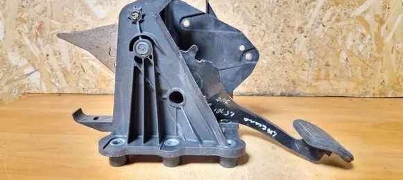 Renault Laguna III Brake pedal 465010003R
