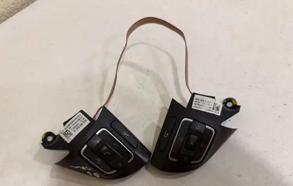 Volkswagen PASSAT B6 Steering wheel buttons/switches 3C8959538F