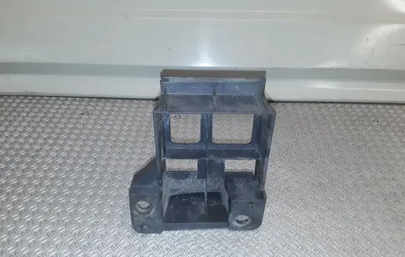 Front bumper mounting bracket