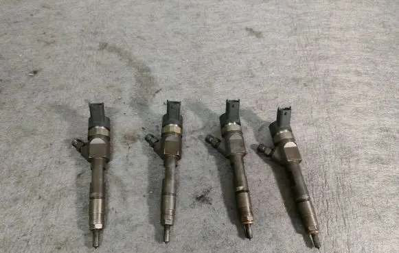 Suzuki Grand Vitara II Fuel injector 8200389369